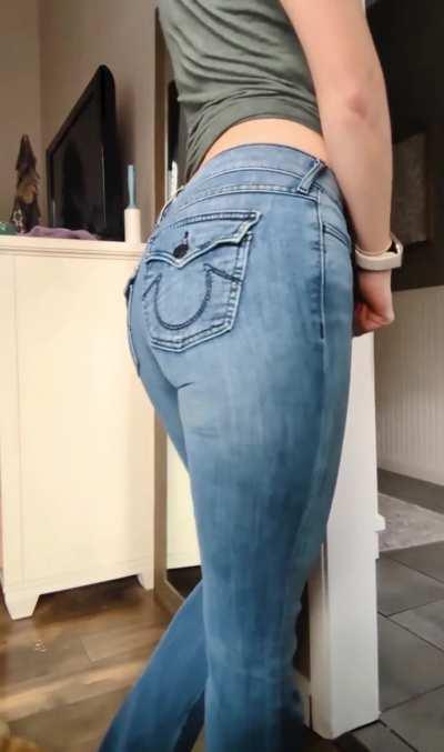 How do these True Religions look? ✨