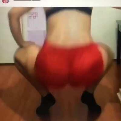 Red Shorts Twerk