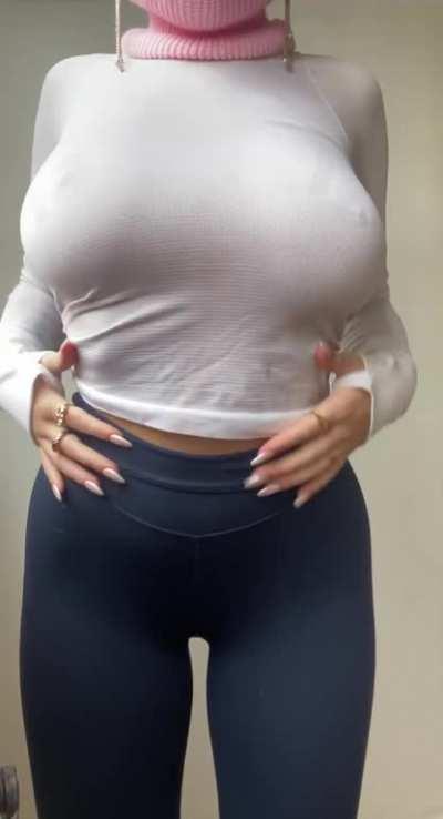 Revealing my F cups! 💕