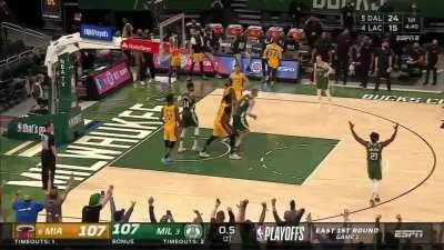 [Highlight] Middleton wins it at the buzzer (Lurker5719263845)