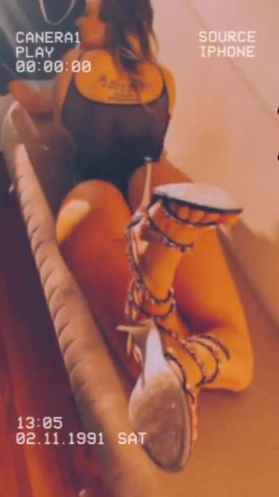 Juju Salimeni no melhor seu ângulo