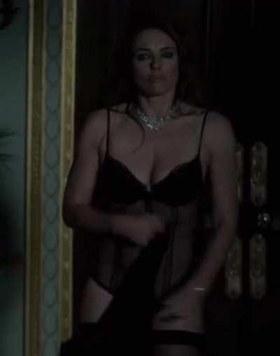 Woww.. she looks hot