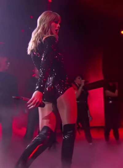 I want to hug her thighs so bad and then lick them, fuck them, and cum all over them, then focus on demolishing her ass next.