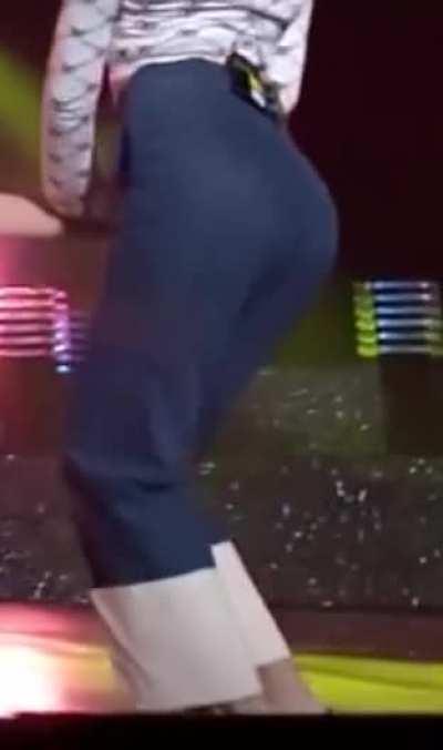 There is only one who can move like this...