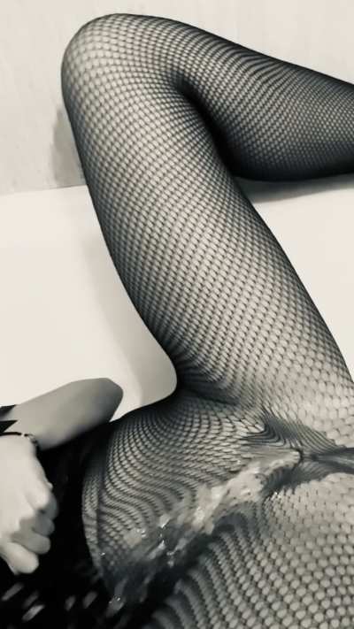 You think pissing through fishnet is sexy? How about licking?💦👅