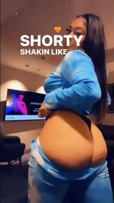 Tiffany (@fineassstiff)