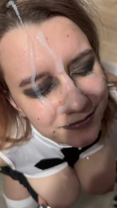 I fucking love the amount he cums (;