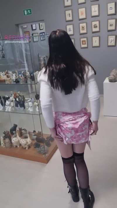 Dared to do a quality 360 flashing in a summer dress at an art gallery. Still think art is boring? :P (f)