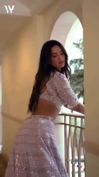 🔥Esha Gupta🔥 with her new and improved boobs. 😉