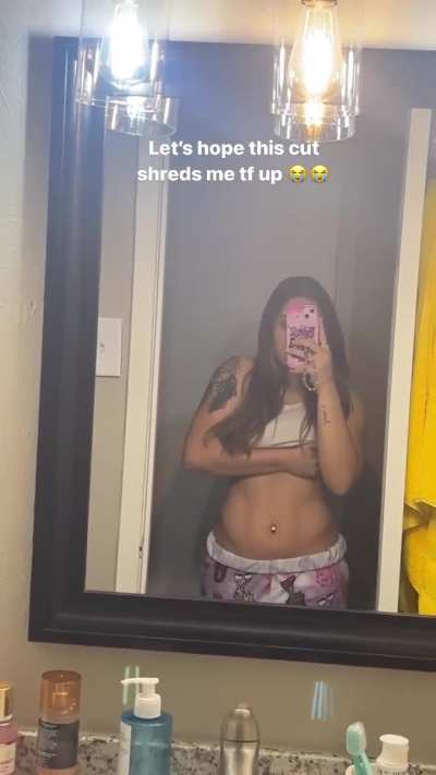 I would enjoy rearranging @.xokxko guts 👌🏽