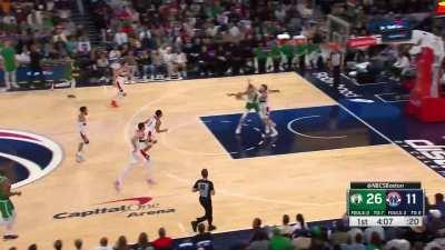 [Highlight] Jordan Poole tries to take a nonchalant 3 over Kristaps Porzingis but gets his shot blocked. KP runs down the floor and scores on the other end