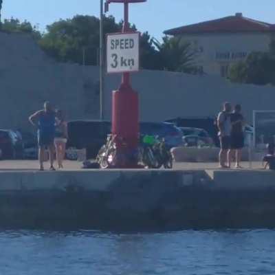 A svi mi govorili da je zivot na otoku skup