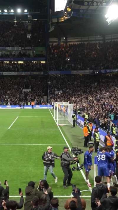 1º gol de Estevão na Premier League! Logo o gol da vitória aos 95' contra o Liverpool. DE ARREPIAR!
