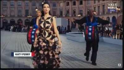 Katy Perry bouncing boobs