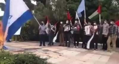 Even karma stands with Pissnotreal.