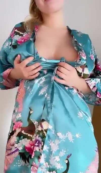 Refilmed this so many times attempting a slow strip tease and failing so fuck it have it all in one go