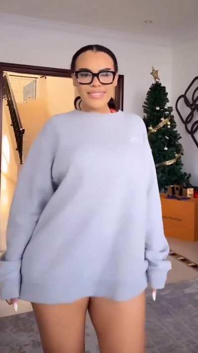 It's Her Shy Look 4 Me