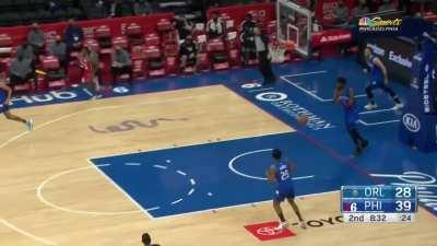 [Highlight] Ben Simmons with the half-court bounce pass in transition to Maxey