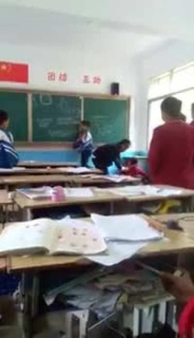 在越南,受传统棍棒教育的影响,老师对学生的体罚非常普遍，而很多越南家长也认为体罚是一种高效的管理方式，由于越南的学校和家庭单词重视成绩和滥用体罚等诸多原因，越南青少年成长的过程中往往都伴随严重的心理健康问题