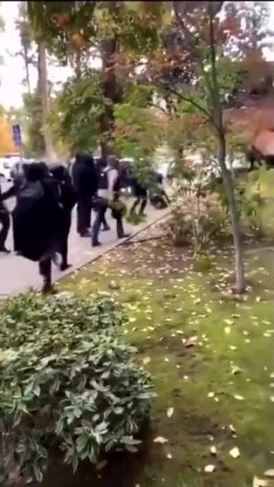 Sacramento: Antifa beating on a man and a woman. The streamer begins to chant ‘we didn’t see shit’ at the end after recording.