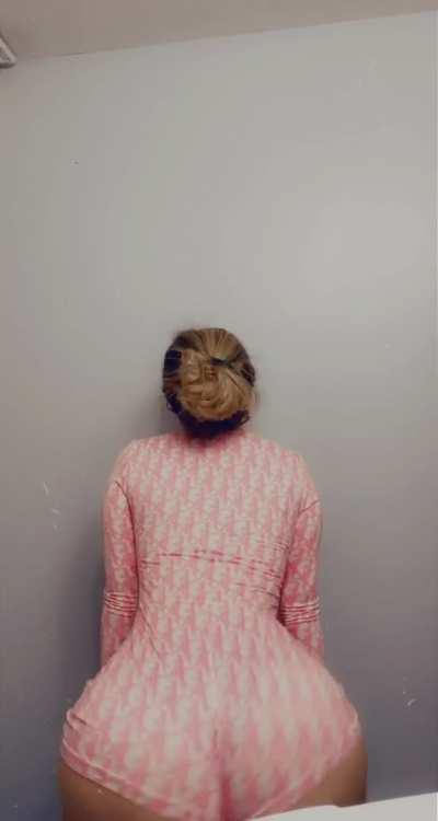 Wanna see a white girl twerk?