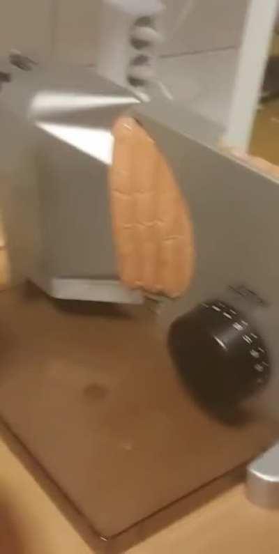 Cursed_sausage_slicing