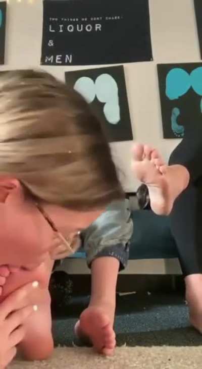 More college girls foot worship