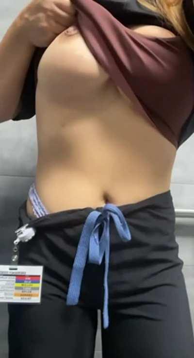 Who’s tryna be my bathroom quickie?? 🤤