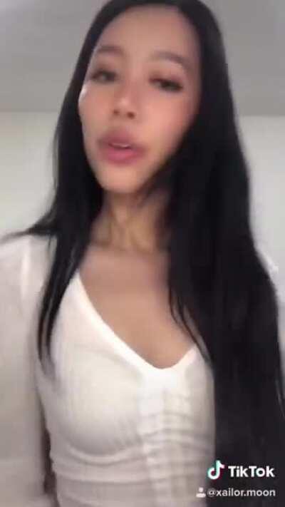 Please love me and my uwu song :3