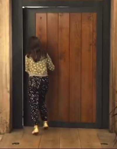 Emilia Clarke has such a juicy ass