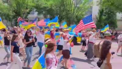 INDEPENDENCE DAY PARADE IN DC ðºð¸ Washington, DC had a strong Ukraine - American presence for July 4th!!