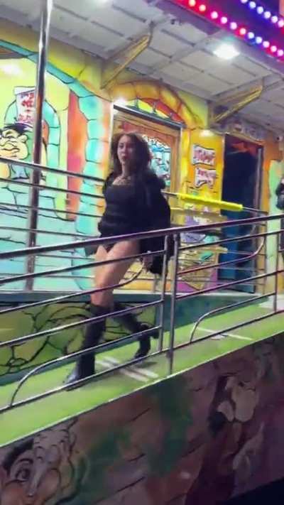 That dress plus that amusement park attraction, WCGW?