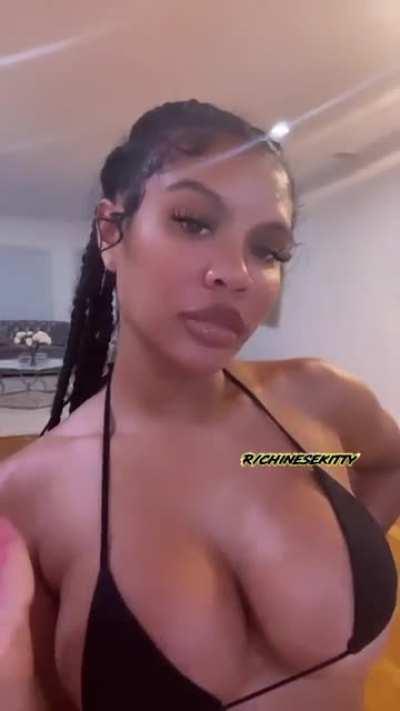 Chinese Titty… I mean Kitty 🤩