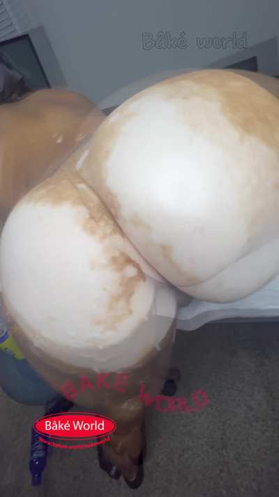 Bake world paint a few more white spots on vitiligo booty 🧴