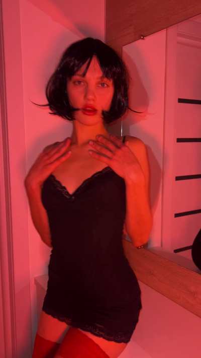 No boobs but I have perfect petite body ☺️