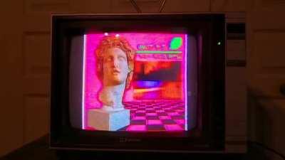 Proper video of my new computer monitor. And yes, the audio is coming through the TV speakers