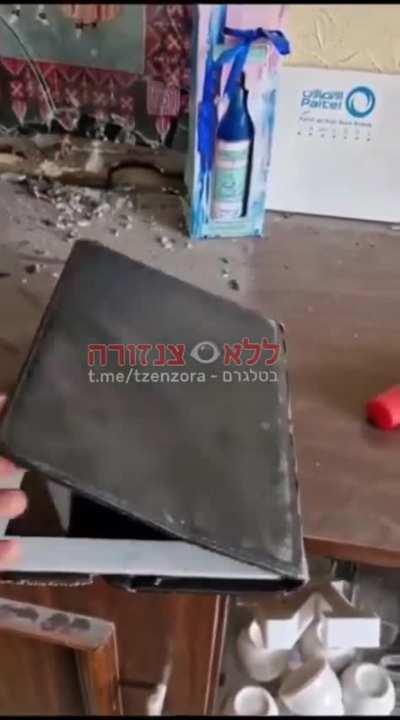 IPad of a Teenage Girl From Gaza. This Is What Its Wallpaper Looks Like