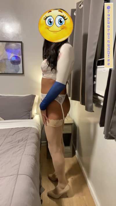 Hotels and sexy outfits! That's totally my vibe! I think this is one of my hottest looks ever, and I'm so excited to share it here 🥰