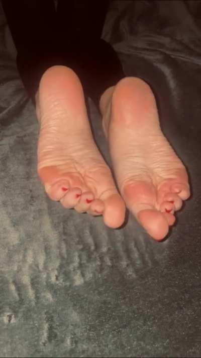 Verkaufe getragene Socken, Nylons, Bilder und Videos und vieles mehr 😈