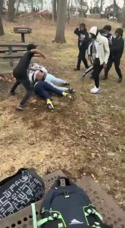 Niggas really jumped me (I’m the one in white) Don’t worry finna get my get back