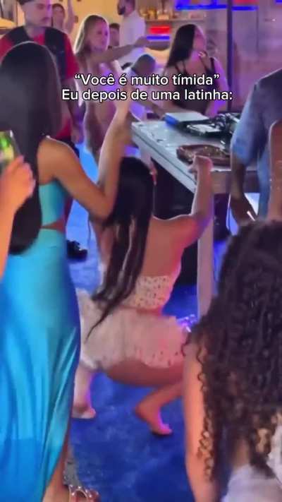 Nicolle Caroline (@niic.ca)