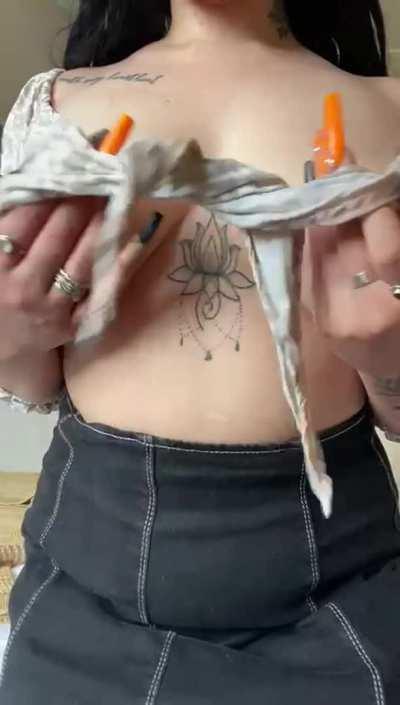 Did my big titties stop you from scrolling? 😈