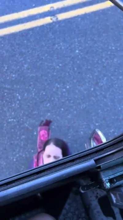 Insane Seattle woman goes under the delivery vehicle preventing him from leaving!