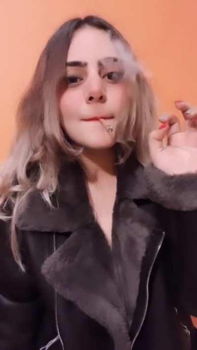 🔥 She's hell of a girl. Instagram : @radnomadd