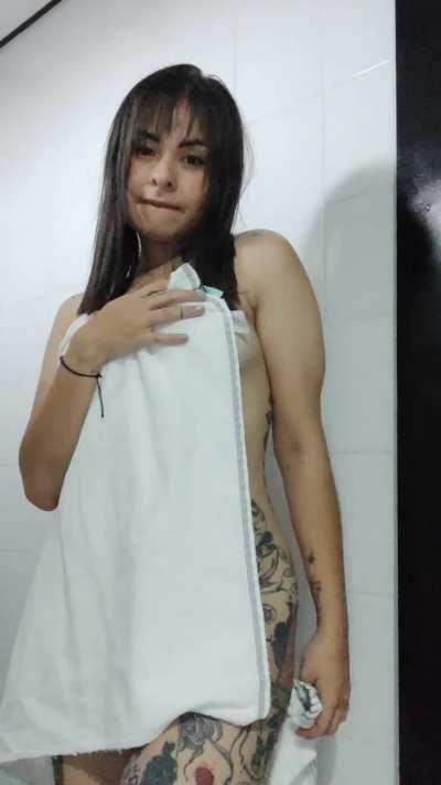 Are you ready to shower with a latina milf?