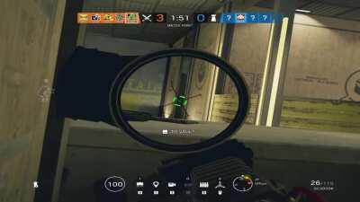 Situational awareness doesn't exist in this clip