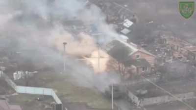Ukrainian Bradley using it's TOW missile to take down a house which Russian soldiers were reportedly hiding. Then unloads its 25mm Bushmaster the next house at almost point blank range. (Date and location unknown)