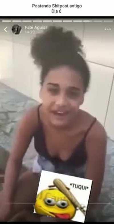 filha apanhando da mãe 