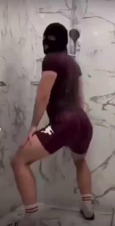 Anomaly when he unboxes a gold.