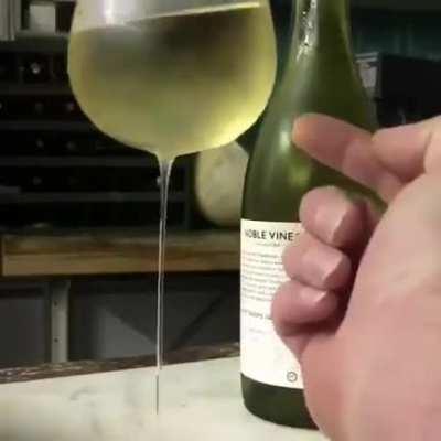 Гипергибкий бокал для вина, так же его ещё называют 